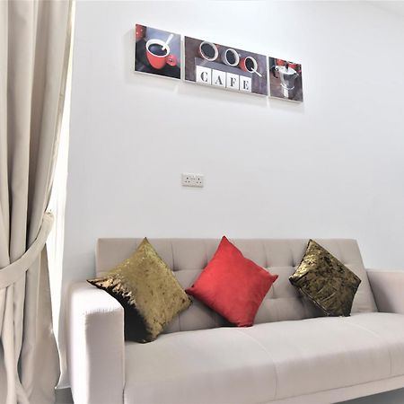 Gregorys Holiday Apartment Larnaca Ngoại thất bức ảnh