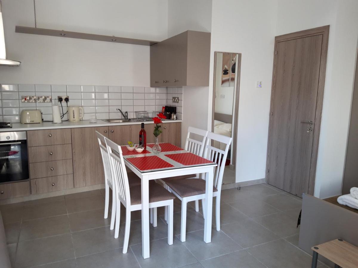 Gregorys Holiday Apartment Larnaca Ngoại thất bức ảnh