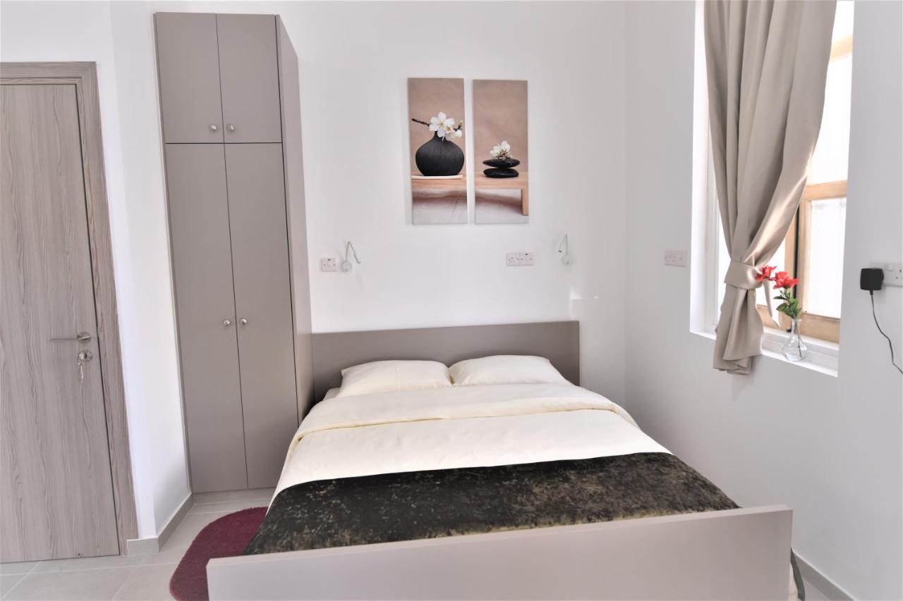 Gregorys Holiday Apartment Larnaca Ngoại thất bức ảnh