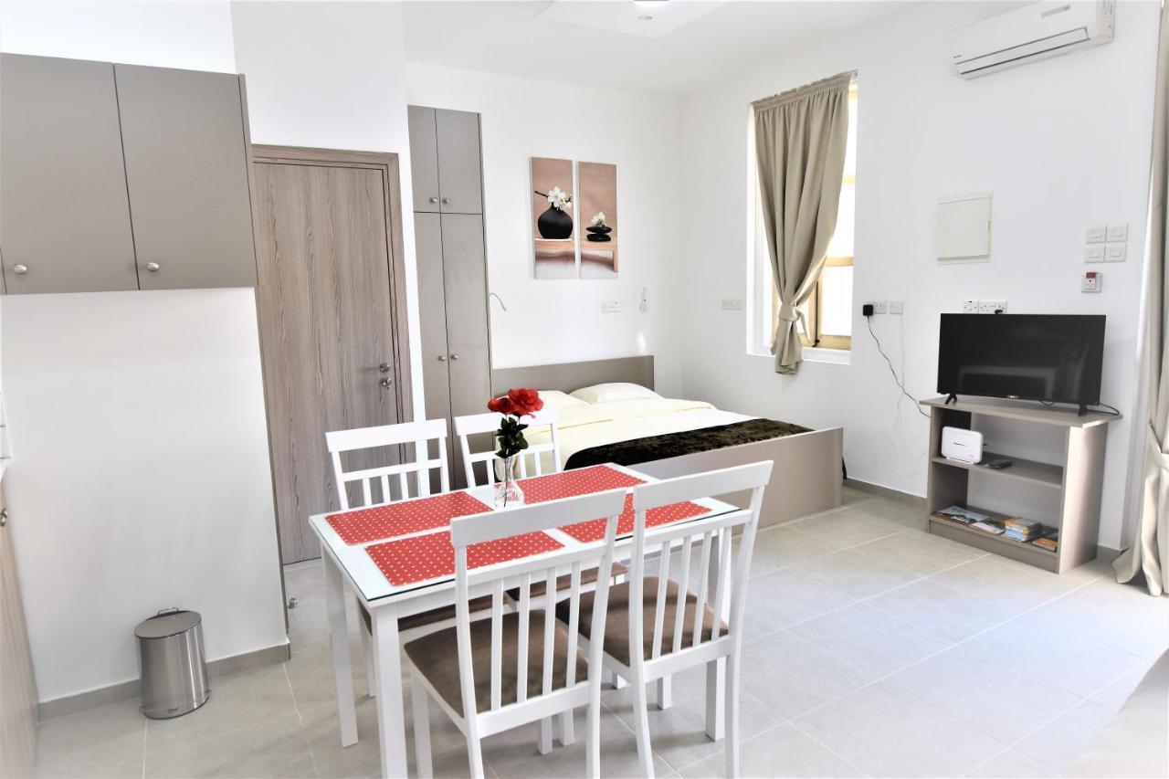 Gregorys Holiday Apartment Larnaca Ngoại thất bức ảnh