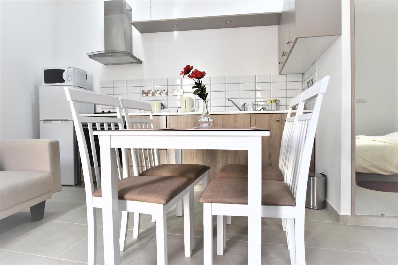 Gregorys Holiday Apartment Larnaca Ngoại thất bức ảnh